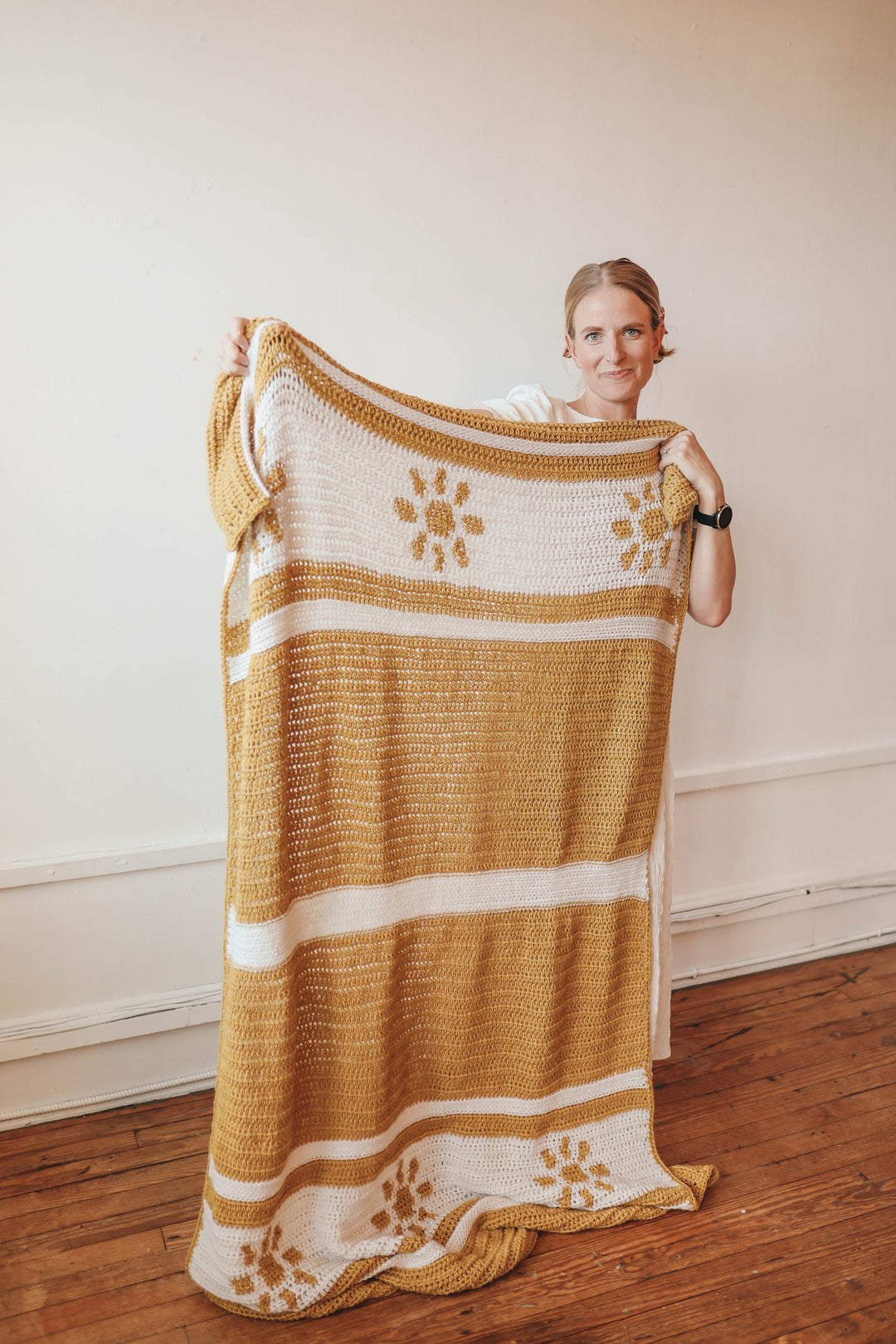 Sunray Intarsia Crochet Throw Blanket Pattern